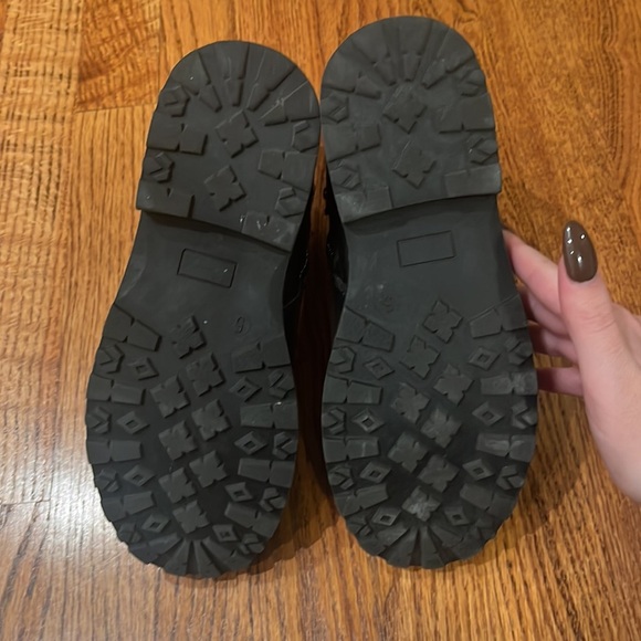 Woman’s Black Booties Size 5 - Picture 5 of 6